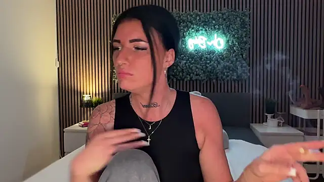 Snapshot of LizaRoxx chatting on 11/18/25, 08:13 LizaRoxx online show from 11/18/25, 08:13