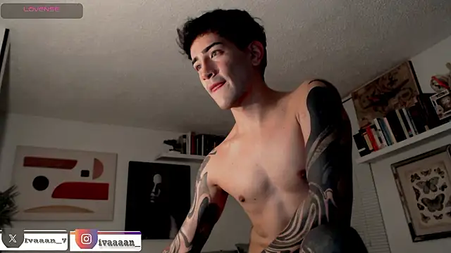 Snapshot of ivaaaan_ chatting on 02/11/26, 10:15 ivaaaan online show from 02/11/26, 10:15