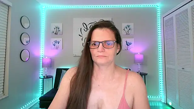 Snapshot of -Samie- chatting on 06/14/26, 10:17 -Samie- online show from 06/14/26, 10:17