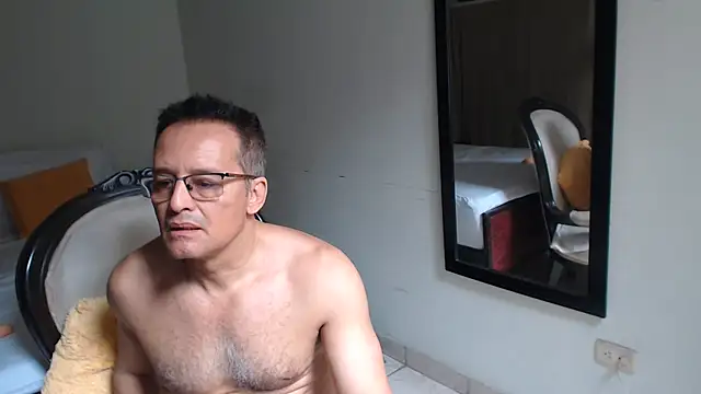 Snapshot of Daddyhot_Alejo chatting on 06/04/26, 04:13 Daddyhot Alejo online show from 06/04/26, 04:13