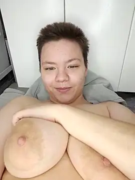 Snapshot of GoldMelissa chatting on 11/07/25, 11:43 GoldMelissa online show from 11/07/25, 11:43