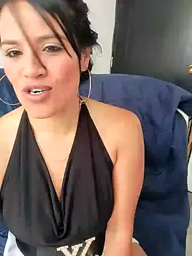 Snapshot of zhayra_rose chatting on 12/14/24, 04:20 zhayra rose online show from 12/14/24, 04:20