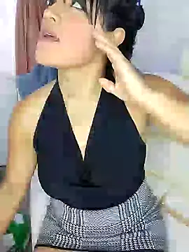 Snapshot of zhayra_rose chatting on 01/12/25, 10:33 zhayra rose online show from 01/12/25, 10:33