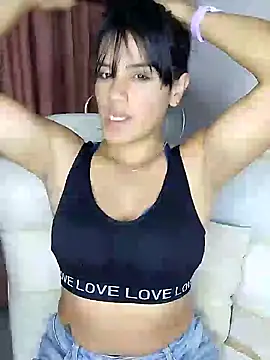 Snapshot of zhayra_rose chatting on 01/14/25, 03:01 zhayra rose online show from 01/14/25, 03:01