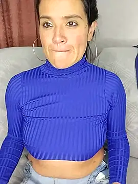 Snapshot of zhayra_rose chatting on 02/13/25, 03:50 zhayra rose online show from 02/13/25, 03:50