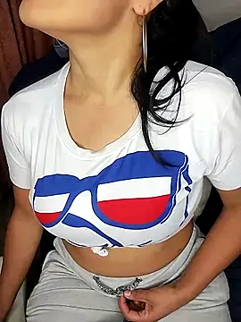 Snapshot of zhayra_rose chatting on 03/06/25, 05:24 zhayra rose online show from 03/06/25, 05:24