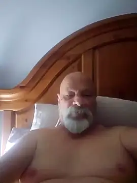 Snapshot of bbwlvr16@xh chatting on 05/18/26, 05:24 bbwlvr16xh online show from 05/18/26, 05:24