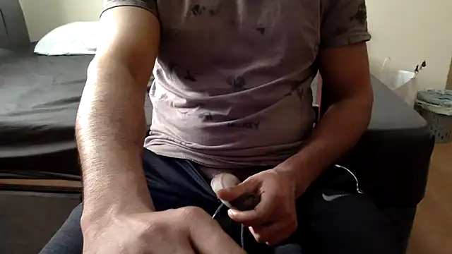 Snapshot of CoolBiDude chatting on 03/18/26, 03:37 CoolBiDude online show from 03/18/26, 03:37