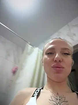 Snapshot of pinkstar_ chatting on 11/16/25, 05:13 pinkstar online show from 11/16/25, 05:13