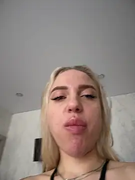 Snapshot of pinkstar_ chatting on 11/21/25, 06:01 pinkstar online show from 11/21/25, 06:01