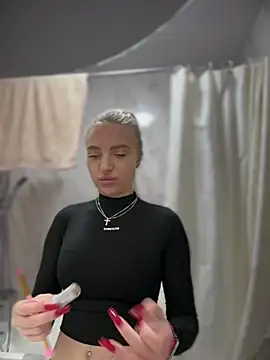 Snapshot of pinkstar_ chatting on 12/14/25, 06:19 pinkstar online show from 12/14/25, 06:19