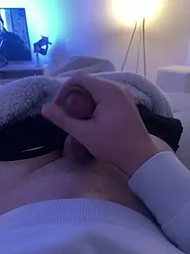 Jonkitzler1 online show from 02/13/25, 10:44