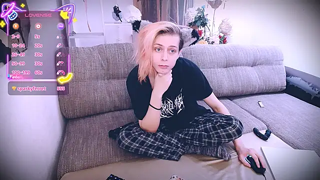 Littlepinkcat online show from 11/29/25, 08:17