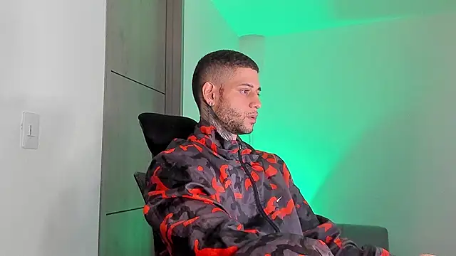  jamesleandros1 online show from 04/25/26, 01:19