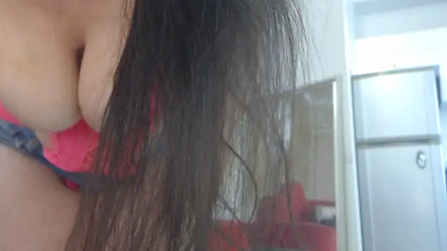 Snapshot of AnnaBellaLuckyXOXO chatting on 03/10/25, 08:37 AnnaBellaLuckyXOXO online show from 03/10/25, 08:37