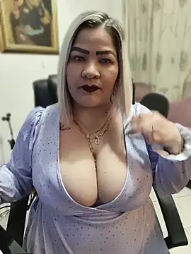 Snapshot of Dalessa_Bigtits chatting on 06/17/26, 12:02 Dalessa Bigtits online show from 06/17/26, 12:02