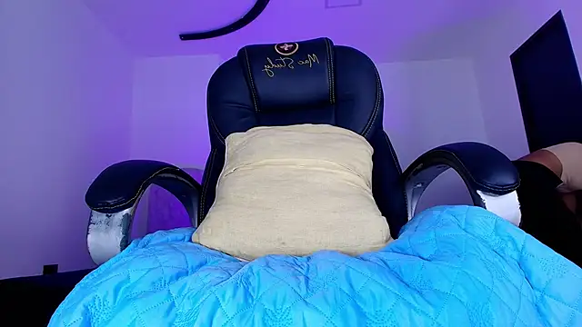 naomi kyse online show from 04/22/26, 01:08