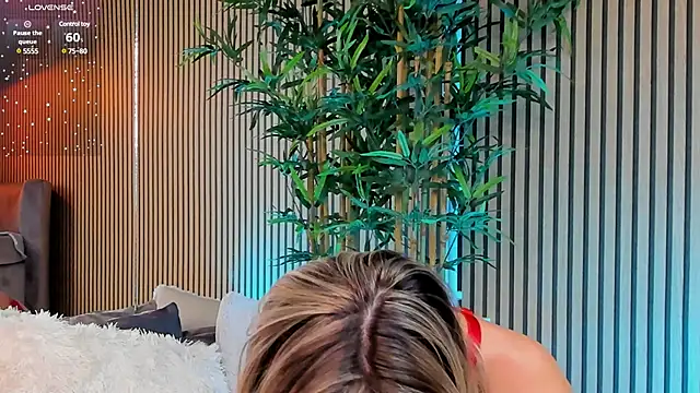 Snapshot of Avril_Cyrus chatting on 02/05/25, 11:44 Avril Cyrus online show from 02/05/25, 11:44