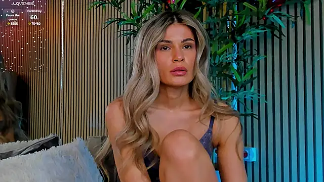 Snapshot of Avril_Cyrus chatting on 02/18/25, 10:16 Avril Cyrus online show from 02/18/25, 10:16