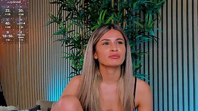 Snapshot of Avril_Cyrus chatting on 02/27/25, 02:32 Avril Cyrus online show from 02/27/25, 02:32