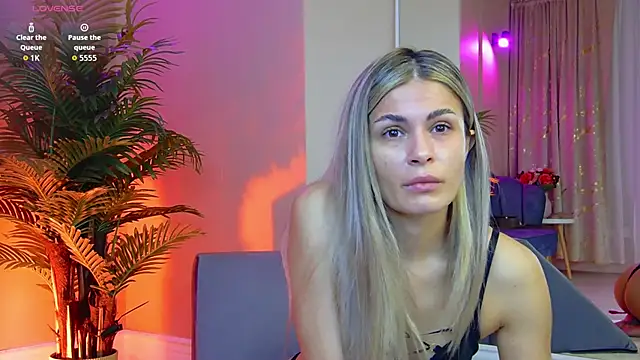 Snapshot of Avril_Cyrus chatting on 10/27/25, 07:45 Avril Cyrus online show from 10/27/25, 07:45