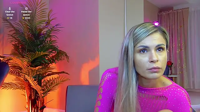Snapshot of Avril_Cyrus chatting on 10/28/25, 07:01 Avril Cyrus online show from 10/28/25, 07:01