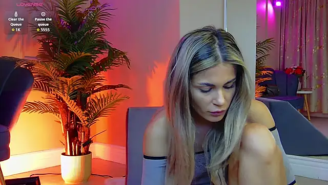 Snapshot of Avril_Cyrus chatting on 10/30/25, 07:43 Avril Cyrus online show from 10/30/25, 07:43