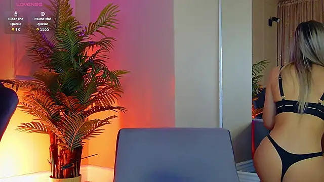 Snapshot of Avril_Cyrus chatting on 11/19/25, 08:14 Avril Cyrus online show from 11/19/25, 08:14