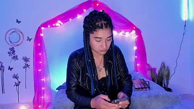 Snapshot of Eva_Lee_ chatting on 01/21/25, 06:00 Eva Lee online show from 01/21/25, 06:00