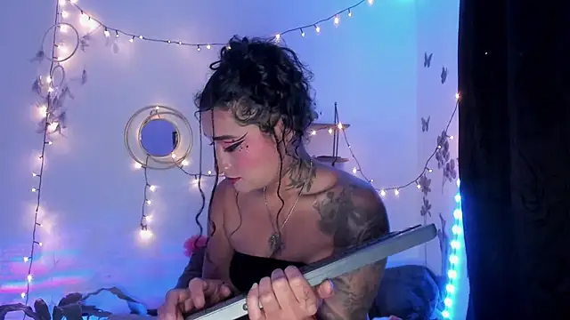 Snapshot of Eva_Lee_ chatting on 03/01/25, 06:24 Eva Lee online show from 03/01/25, 06:24