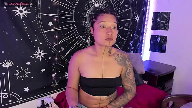 Snapshot of Eva_Lee_ chatting on 10/15/25, 07:52 Eva Lee online show from 10/15/25, 07:52