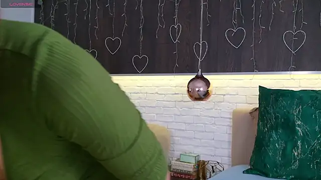 Snapshot of CindeFucknRella chatting on 03/21/25, 05:11 CindeFucknRella online show from 03/21/25, 05:11