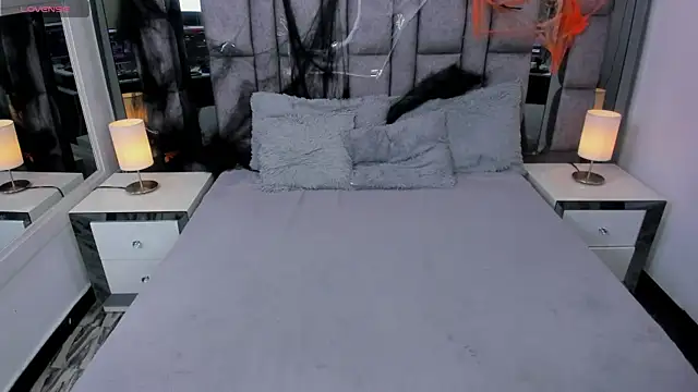 EMMAHILL1 online show from 10/31/25, 11:55