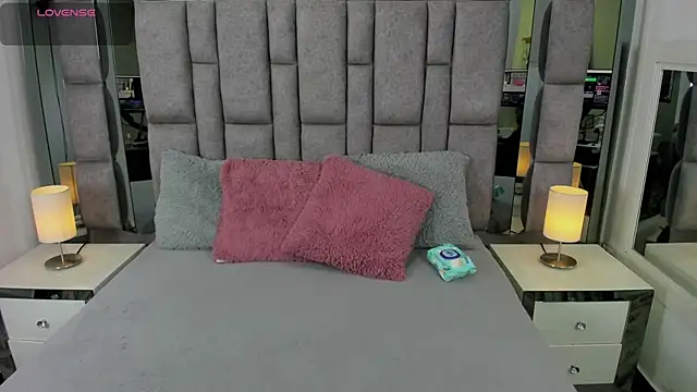 Snapshot of EMMAHILL1 chatting on 07/21/26, 11:12 EMMAHILL1 online show from 07/21/26, 11:12