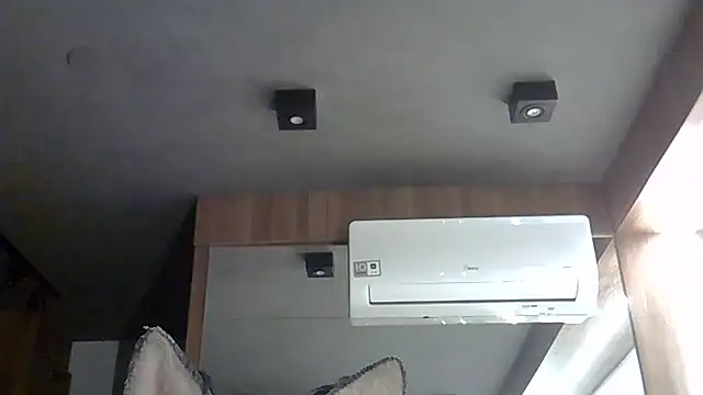 Skinny-Kitten online show from 10/23/25, 06:02