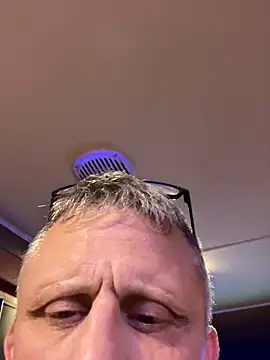 Snapshot of prekumstud chatting on 03/02/25, 12:01 prekumstud online show from 03/02/25, 12:01