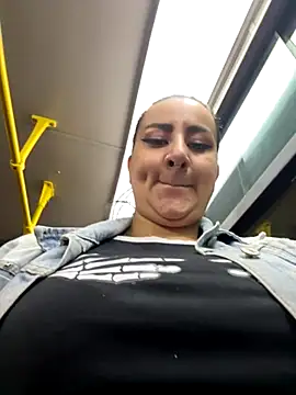 Abril Luv online show from 10/24/25, 12:08