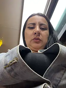 Abril Luv online show from 04/22/26, 12:24