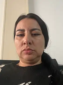 Snapshot of Abril_Luv chatting on 04/25/26, 01:41 Abril Luv online show from 04/25/26, 01:41