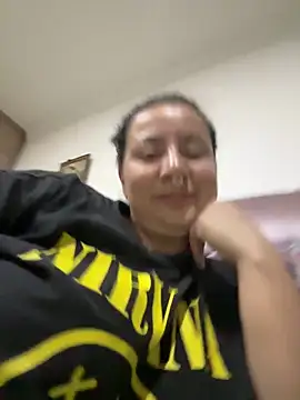 Snapshot of Abril_Luv chatting on 05/25/26, 12:49 Abril Luv online show from 05/25/26, 12:49