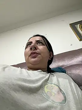 Snapshot of Abril_Luv chatting on 06/02/26, 01:18 Abril Luv online show from 06/02/26, 01:18