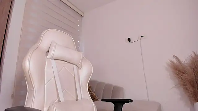 wandathompson  online show from 01/17/25, 02:18