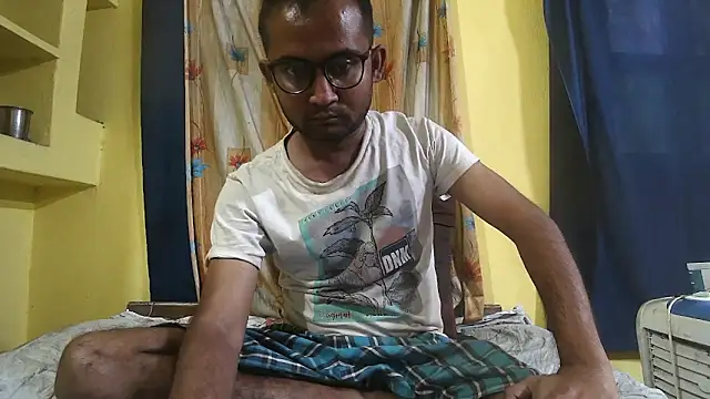 Snapshot of Cute_boy2000 chatting on 12/08/24, 10:30 Cute boy2000 online show from 12/08/24, 10:30