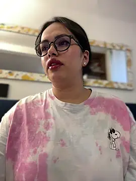 Snapshot of andra_rose chatting on 02/02/25, 11:00 andra rose online show from 02/02/25, 11:00