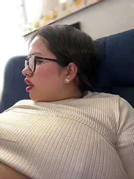 Snapshot of andra_rose chatting on 02/18/25, 10:58 andra rose online show from 02/18/25, 10:58