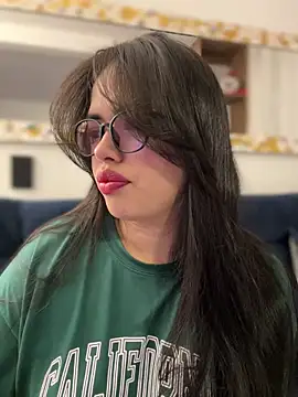 Snapshot of andra_rose chatting on 03/03/25, 11:24 andra rose online show from 03/03/25, 11:24