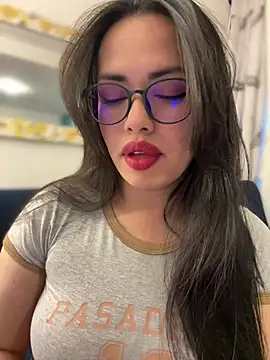 Snapshot of andra_rose chatting on 03/17/25, 11:11 andra rose online show from 03/17/25, 11:11