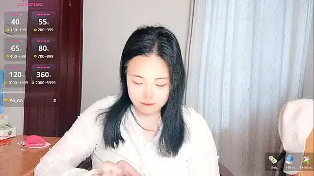 Vivianangn-e online show from 04/16/26, 12:33