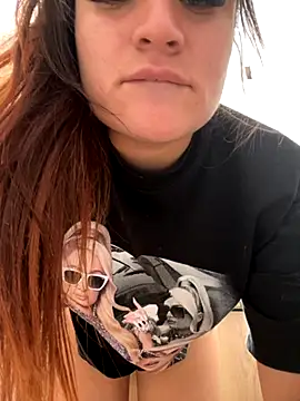 Snapshot of LuceroRm chatting on 09/30/25, 06:13 LuceroRm online show from 09/30/25, 06:13