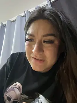 Snapshot of LuceroRm chatting on 10/03/25, 06:10 LuceroRm online show from 10/03/25, 06:10